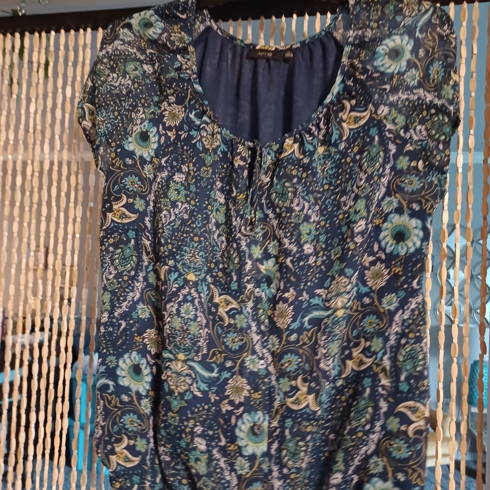 Pretty blouse - Picture 3 of 3